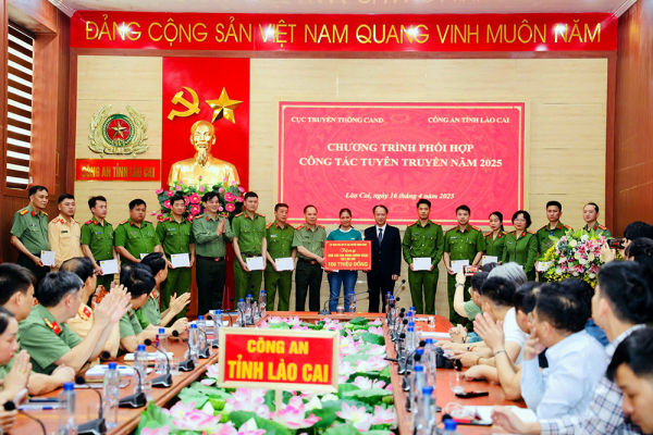 Cơ quan báo chí đi thực tế hoạt động của lực lượng Công an tại tỉnh Lào Cai -0