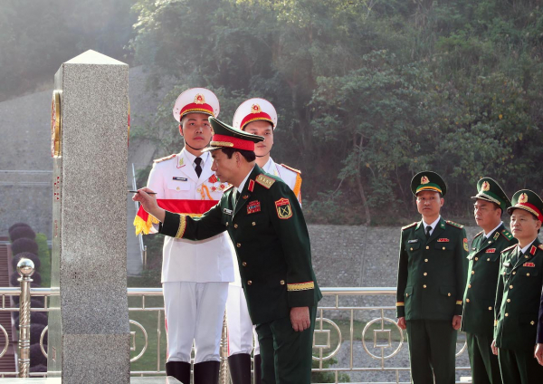 Bộ trưởng Bộ Quốc phòng Trung Quốc đón Đoàn đại biểu cấp cao Bộ Quốc phòng Việt Nam sang dự giao lưu -0