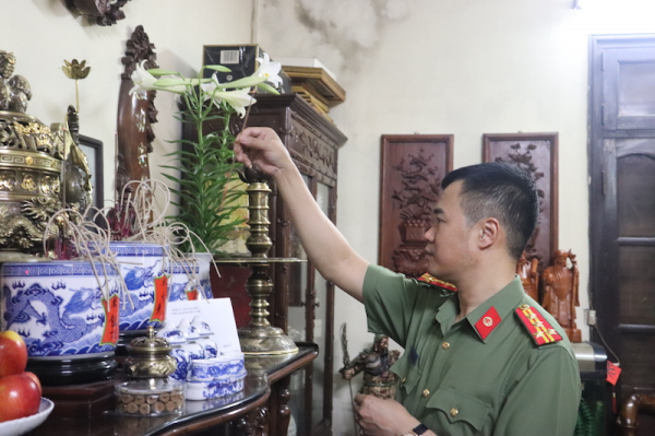Công an TP Hà Nội thăm hỏi, tri ân gia đình liệt sĩ và cán bộ lão thành -0