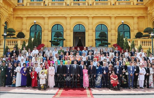 Chủ tịch nước Lương Cường gặp mặt các nhân vật trong chương trình 'Việc tử tế' -0