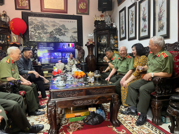 Thắp hương tri ân các đồng chí cố lãnh đạo Bộ và cán bộ lão thành lực lượng Công an chi viện chiến trường miền Nam -0