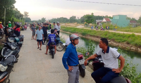 Nghi vấn mẹ ôm con nhỏ tự tử dưới kênh chính Phú Ninh -0