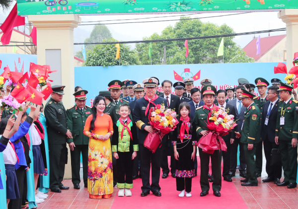 Bộ trưởng Phan Văn Giang hội đàm với Bộ trưởng Đổng Quân -0