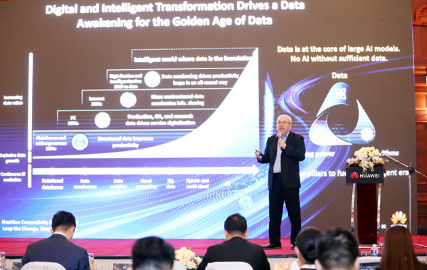 Huawei Việt Nam đồng hành với các doanh nghiệp đa lĩnh vực tiến tới kỷ nguyên AI -1