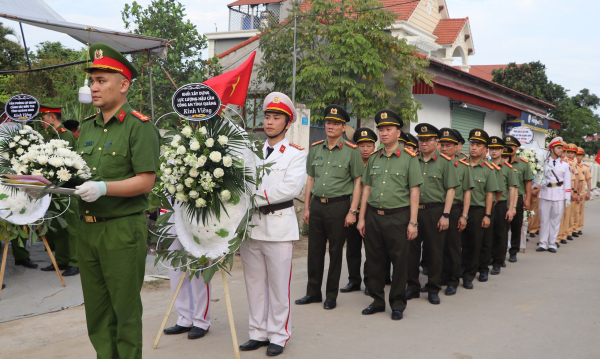 Bộ trưởng Lương Tam Quang gửi vòng hoa viếng Thiếu tá Nguyễn Đăng Khải -0