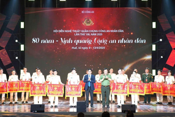 13th Public Security Non-professional Art Festival – Region III successfully closes in Hue -0