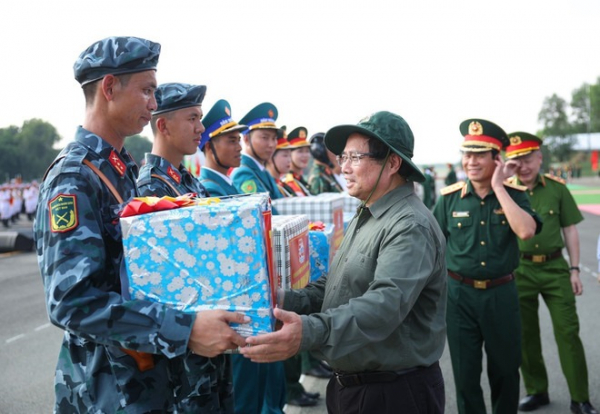 PM encourages forces ahead of 50th reunification anniversary parade -0