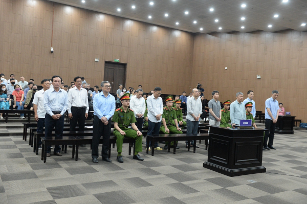 Cựu Thứ trưởng Bộ Công thương Hoàng Quốc Vượng hầu tòa trong vụ án điện mặt trời  -0