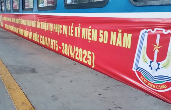 Đoàn Nghệ thuật Trống hội Học viện Cảnh sát nhân dân đặt chân lên TP mang tên Bác -0
