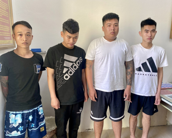 Bắt quả tang nhóm bảo kê kinh doanh ở biển Hải Tiến -0