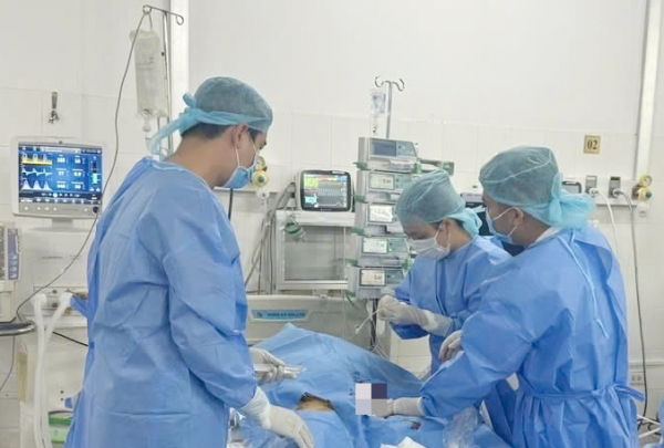 Suýt chết vì dùng thuốc hạ huyết áp quá liều -0