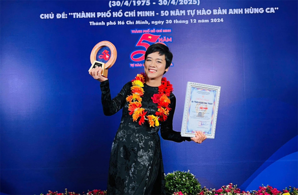 1 nhac si mai tram nhan giai.jpg -0
