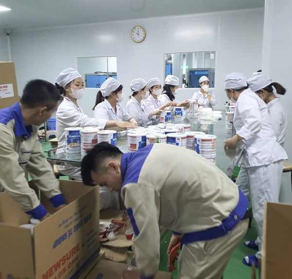 Công bố 12 sản phẩm sữa bột giả đang thu hồi -0