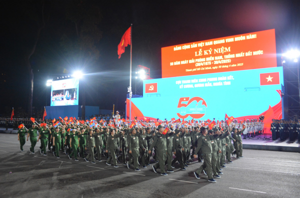 Mãn nhãn với buổi sơ duyệt diễu binh, diễu hành mừng 50 năm Giải phóng miền Nam -4