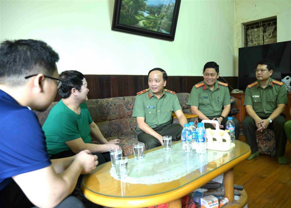 Deputy Minister Dang Hong Duc pays tribute to late MPS leaders -0