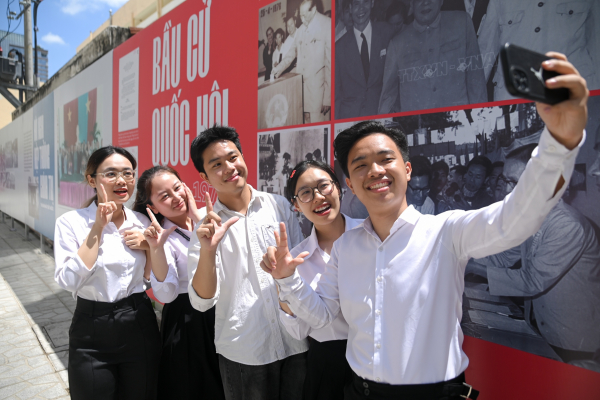 Triển lãm “Non sông nối liền một dải” -5