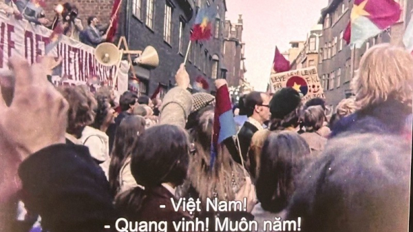Sweden hands over historic documentary to Vietnam Film Archive on reunification day -0
