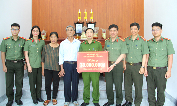 Trao kinh phí hỗ trợ xây mới nhà ở cho gia đình Đại uý Thào Quốc Việt -0