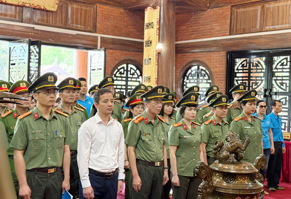 Công đoàn CAND tổ chức hoạt động sinh hoạt chính trị, an sinh xã hội tại huyện Định Hóa, tỉnh Thái Nguyên -2
