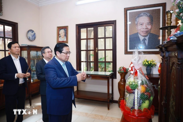 Thủ tướng dâng hương cố Chủ tịch HĐBT Phạm Hùng và cố Thủ tướng Võ Văn Kiệt -0