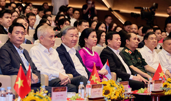 Ba giọng ca “vàng” của làng nhạc Cách mạng hòa giọng trong chương trình 