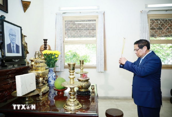 Thủ tướng dâng hương cố Chủ tịch HĐBT Phạm Hùng và cố Thủ tướng Võ Văn Kiệt -0