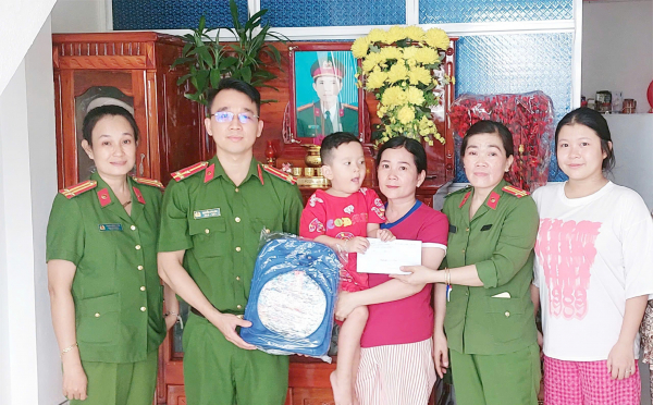 Nuôi dưỡng ước mơ đến trường cho các em học sinh khó khăn  -0