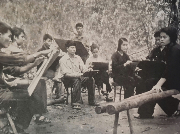 Ra mắt sách nghệ thuật  “Cửu Long Giang khói lửa -  Ký họa và thơ” -0