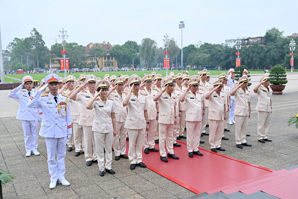 Lãnh đạo Đảng, Nhà nước, Bộ Công an vào Lăng viếng Chủ tịch Hồ Chí Minh -0