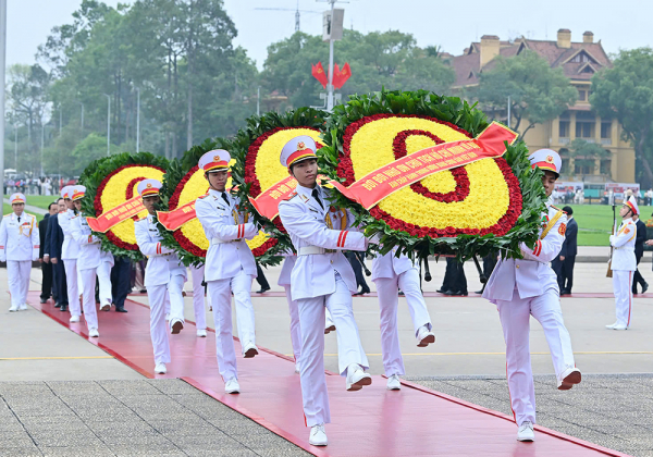 Lãnh đạo Đảng, Nhà nước, Bộ Công an vào Lăng viếng Chủ tịch Hồ Chí Minh -0