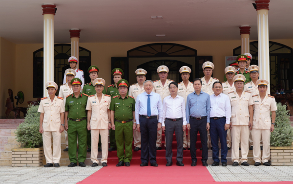 Phó Thủ tướng thường trực Chính phủ dự Lễ công bố Quyết định đặc xá của Chủ tịch nước tại Trại giam A2 -0