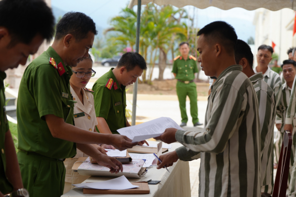 Phó Thủ tướng thường trực Chính phủ dự Lễ công bố Quyết định đặc xá của Chủ tịch nước tại Trại giam A2 -0