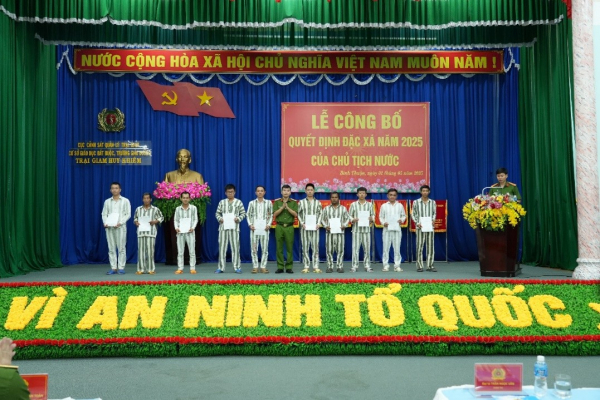 Trại giam Huy Khiêm tổ chức Lễ công bố quyết định đặc xá của Chủ tịch nước -0