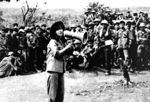 nsnd thanh hoa hát cho b%3f d%3fi nghe %3f ðu%3fng 9- khe sanh.jpg -1