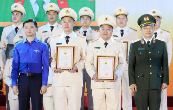 Trưởng Công an xã giàu lòng nhân ái -0