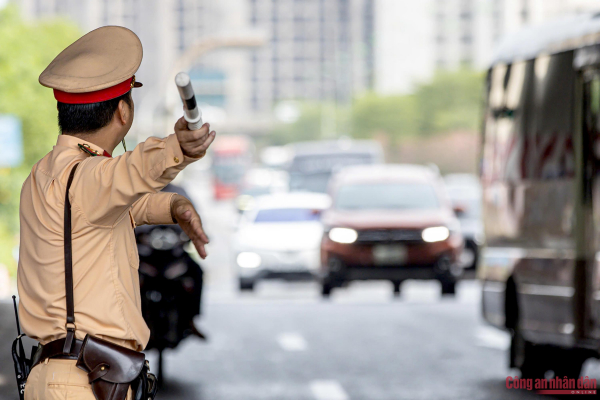 CSGT ứng trực điều tiết, cửa ngõ phía Nam thông thoáng ngày cuối nghỉ lễ -2
