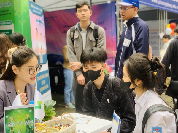 Trường đại học bỏ tổ hợp xét tuyển lạ và cộng 3 điểm cho thí sinh có IELTS từ 4.0 -0