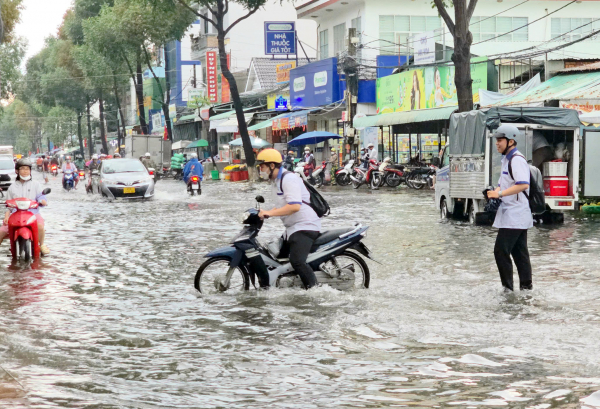 Mưa, nội ô Cần Thơ lại ngập -3