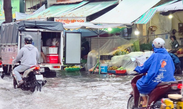 Mưa, nội ô Cần Thơ lại ngập -5