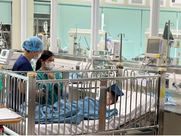 Bộ trưởng Bộ Y tế: Cấp cứu, cứu chữa người bệnh luôn là ưu tiên hàng đầu -0