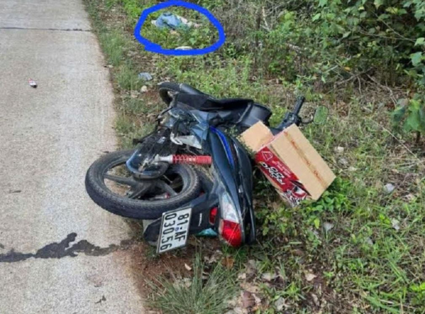 Cô giáo tử vong bất thường bên lề đường -0