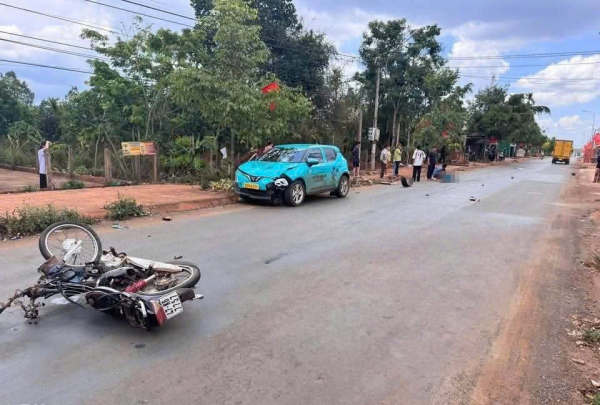 Người đàn ông tử vong sau cú tông của xe taxi điện -0
