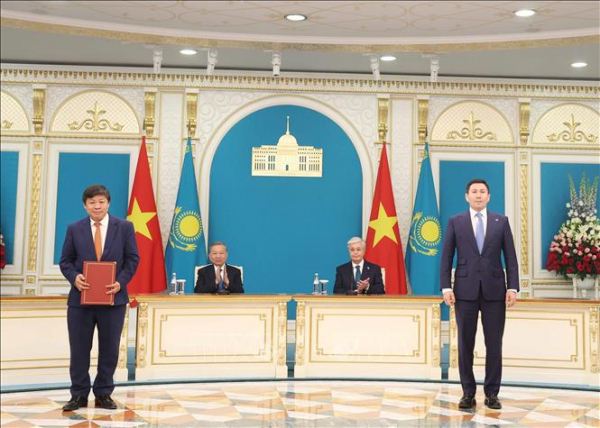 Tổng Bí thư Tô Lâm chứng kiến Lễ trao các văn kiện hợp tác song phương Việt Nam - Kazakhstan -1
