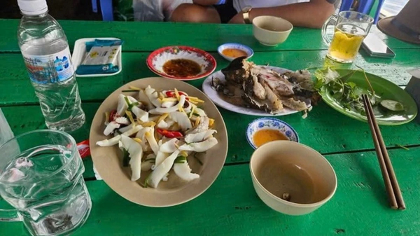 Nhà hàng bè nổi ở Nha Trang bị tố 