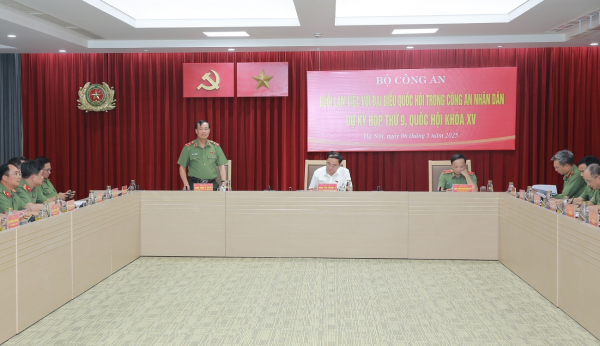 Lãnh đạo Bộ Công an làm việc với Đại biểu Quốc hội trong CAND -0