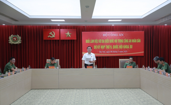 Lãnh đạo Bộ Công an làm việc với Đại biểu Quốc hội trong CAND -0