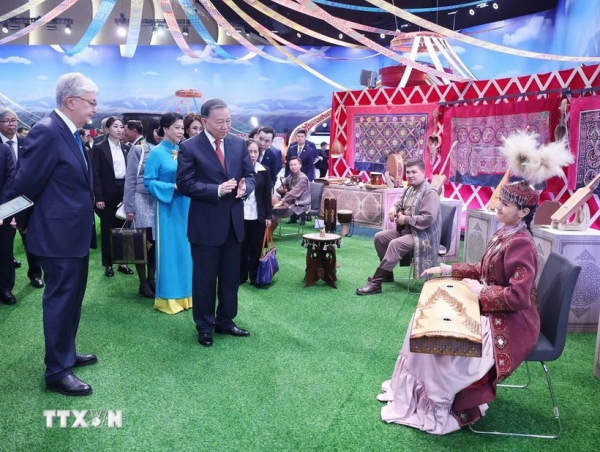 Tổng Bí thư Tô Lâm trải nghiệm phong tục truyền thống của Kazakhstan -0