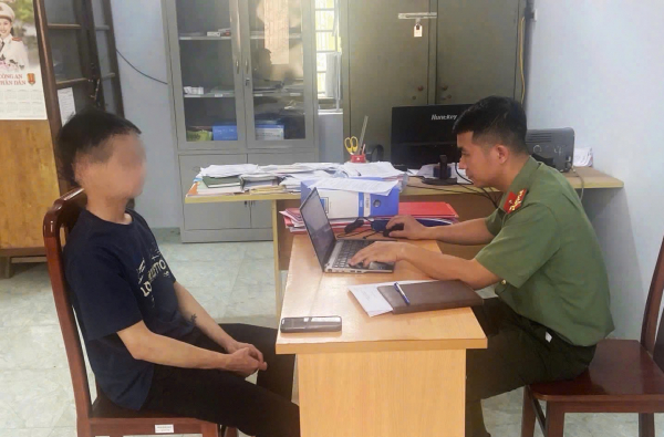 Công an Hoà Bình xử lý hai hội nhóm báo chốt CSGT -0
