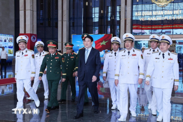 Chủ tịch nước: Hải quân cần phát huy truyền thống làm chủ vùng biển -0