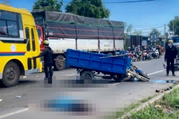 Lấn làn bất ngờ, tài xế xe ba gác bị xe ben tông tử vong -0
